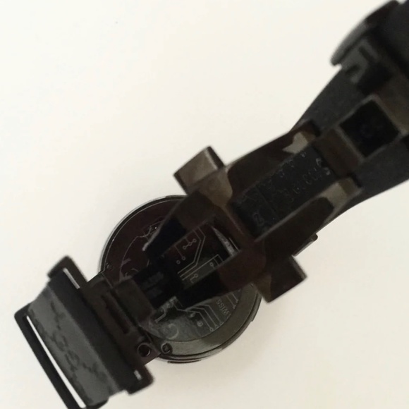 SOLD. Authentic I-GUCCI DIGITAL WATCH - Picture 4 of 15